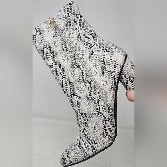 Fashion Nova Women's Midnight Lover Snake Print Vegan Leather Zip Heels Size 8.5 - Picture 6 of 14